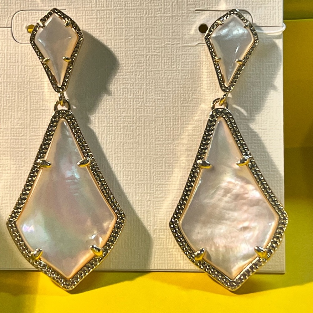 NWT Kendra Scott RARE & Retired Alexa Earrings Ivory Pearl & Yellow Gold GORG! - Picture 3 of 9